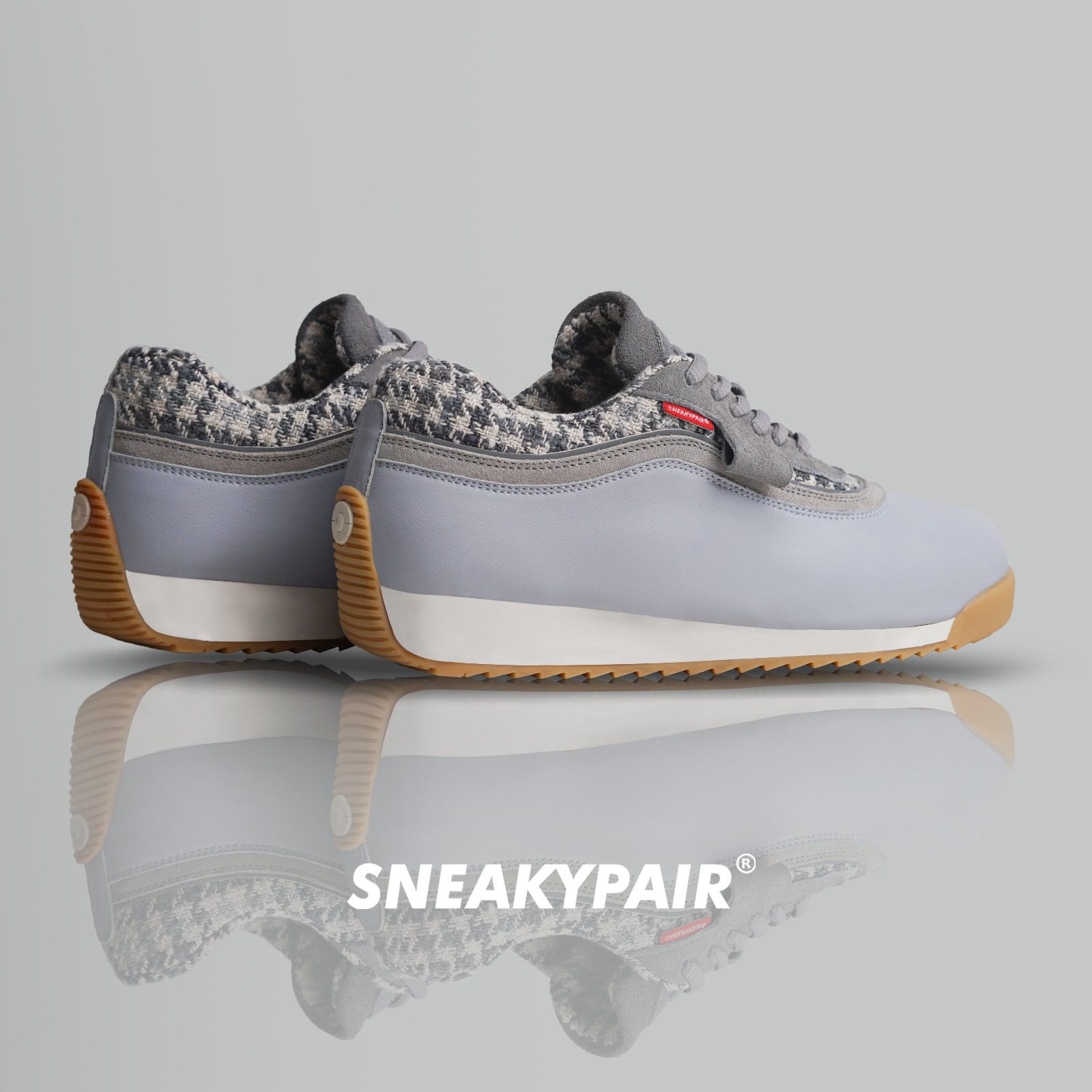 Dash Unchained Neptune Blue sneakers suede woven wanita Sneakypair – galeri 1