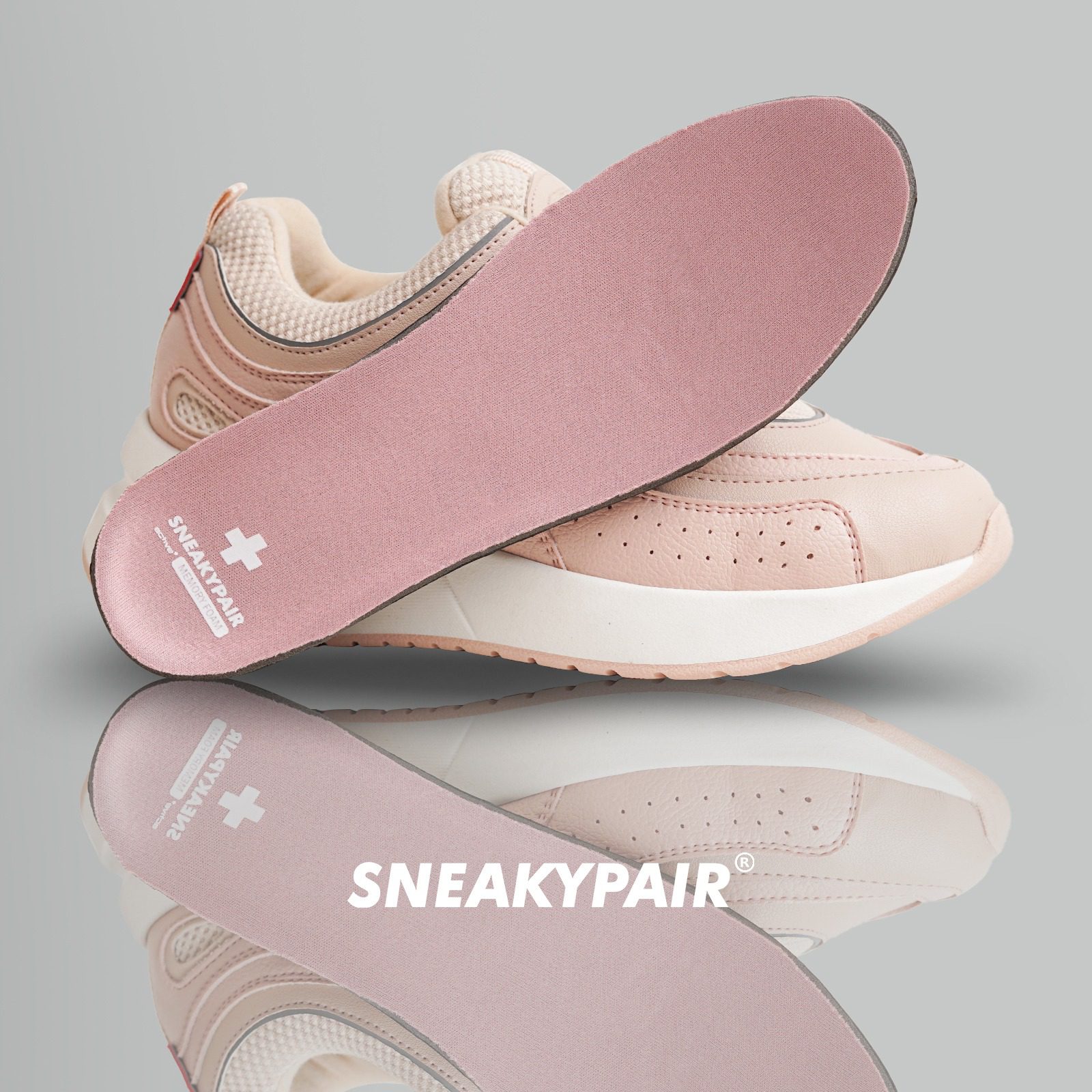 Foto galeri Sneakypair Wind Playful Peach sneakers wanita