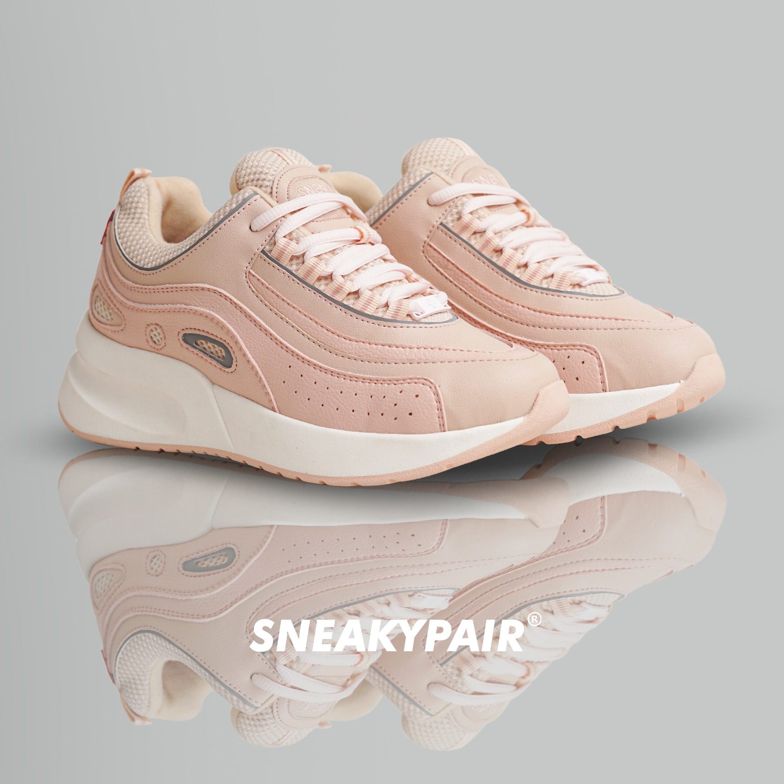 Foto galeri Sneakypair Wind Playful Peach sneakers wanita