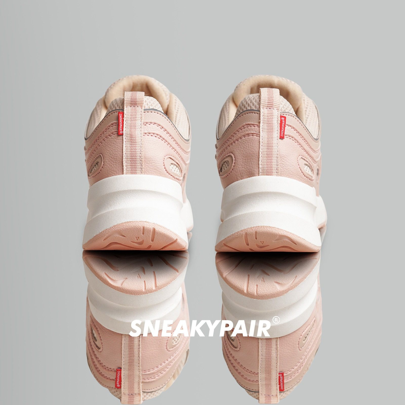 Foto galeri Sneakypair Wind Playful Peach sneakers wanita