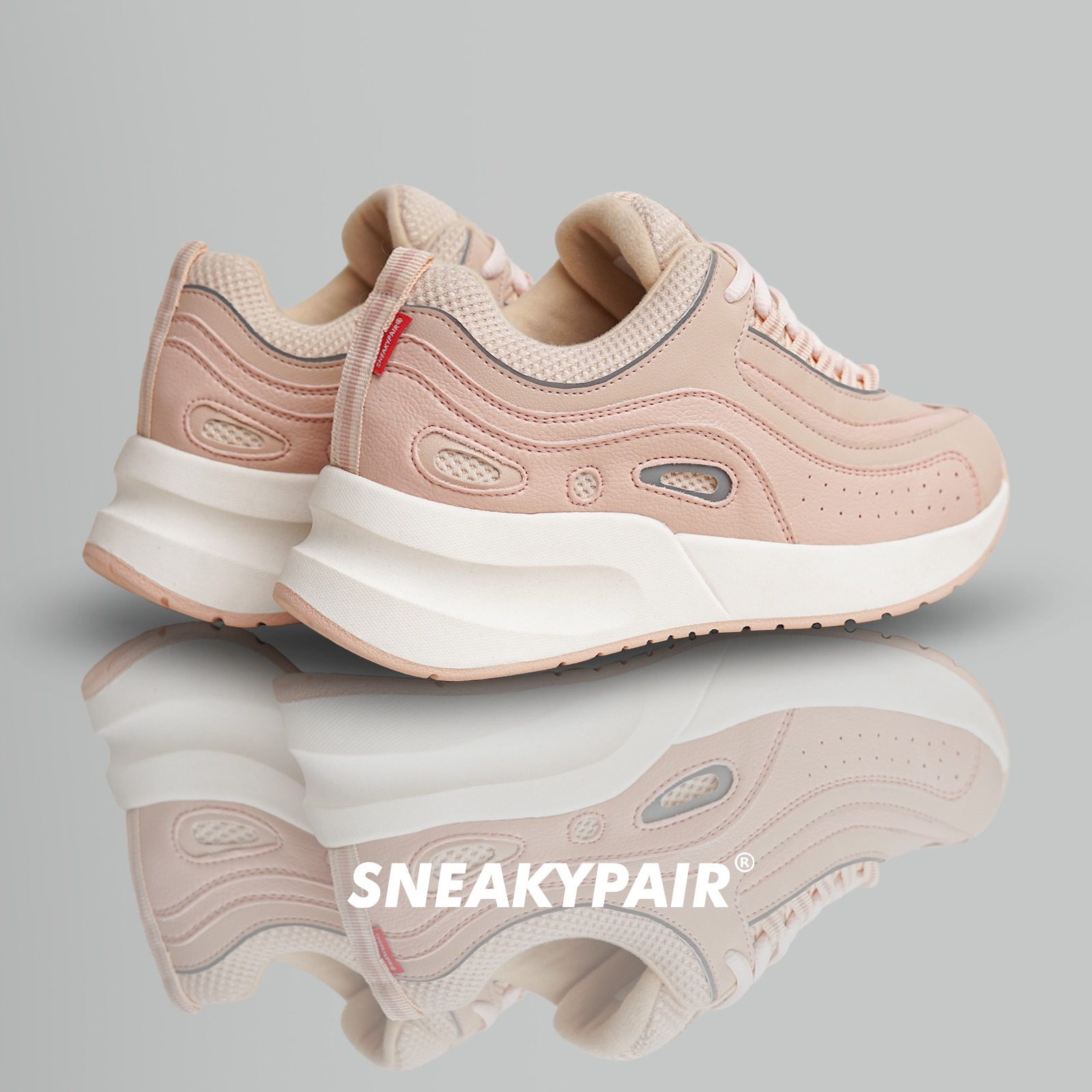 Foto galeri Sneakypair Wind Playful Peach sneakers wanita